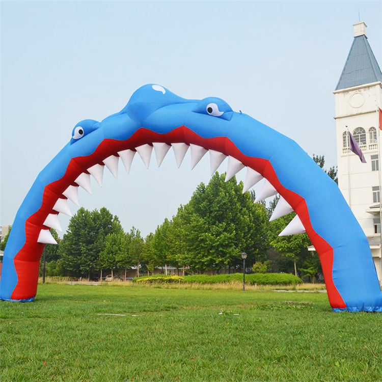 东光鲨鱼广告拱门